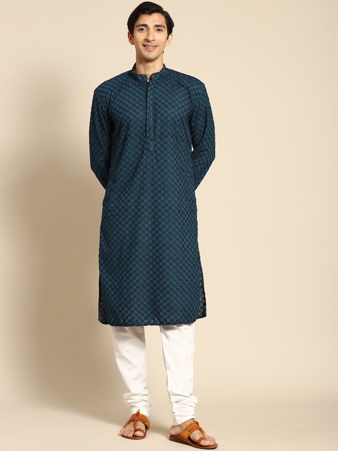 

RAJUBHAI HARGOVINDAS Men Teal Green Cotton Embroidered Chikankari Kurta