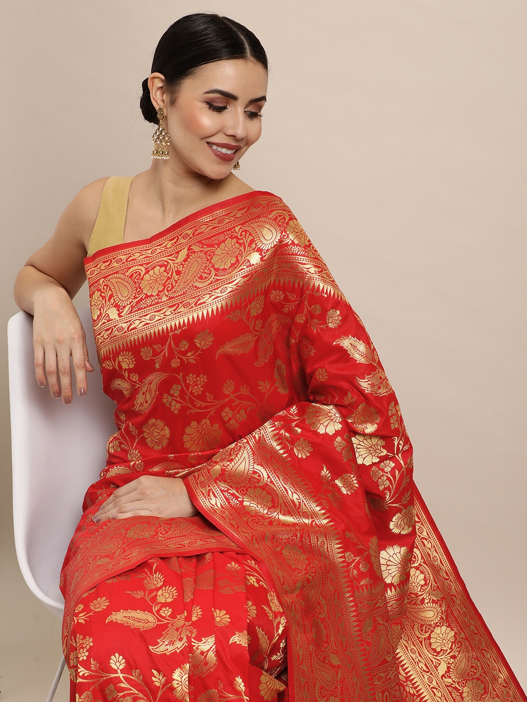 

Royal Rajgharana Saree Red Ethnic Motifs Silk Blend Paithani Sarees