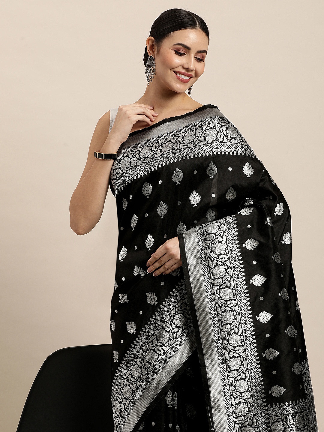 

Royal Rajgharana Saree Black Ethnic Motifs Silk Blend Paithani Sarees