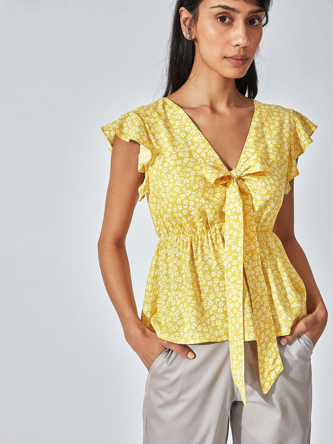 

The Label Life Yellow Floral Print Tie-Up Neck Ruffles Crepe Cinched Waist Buttercup Top