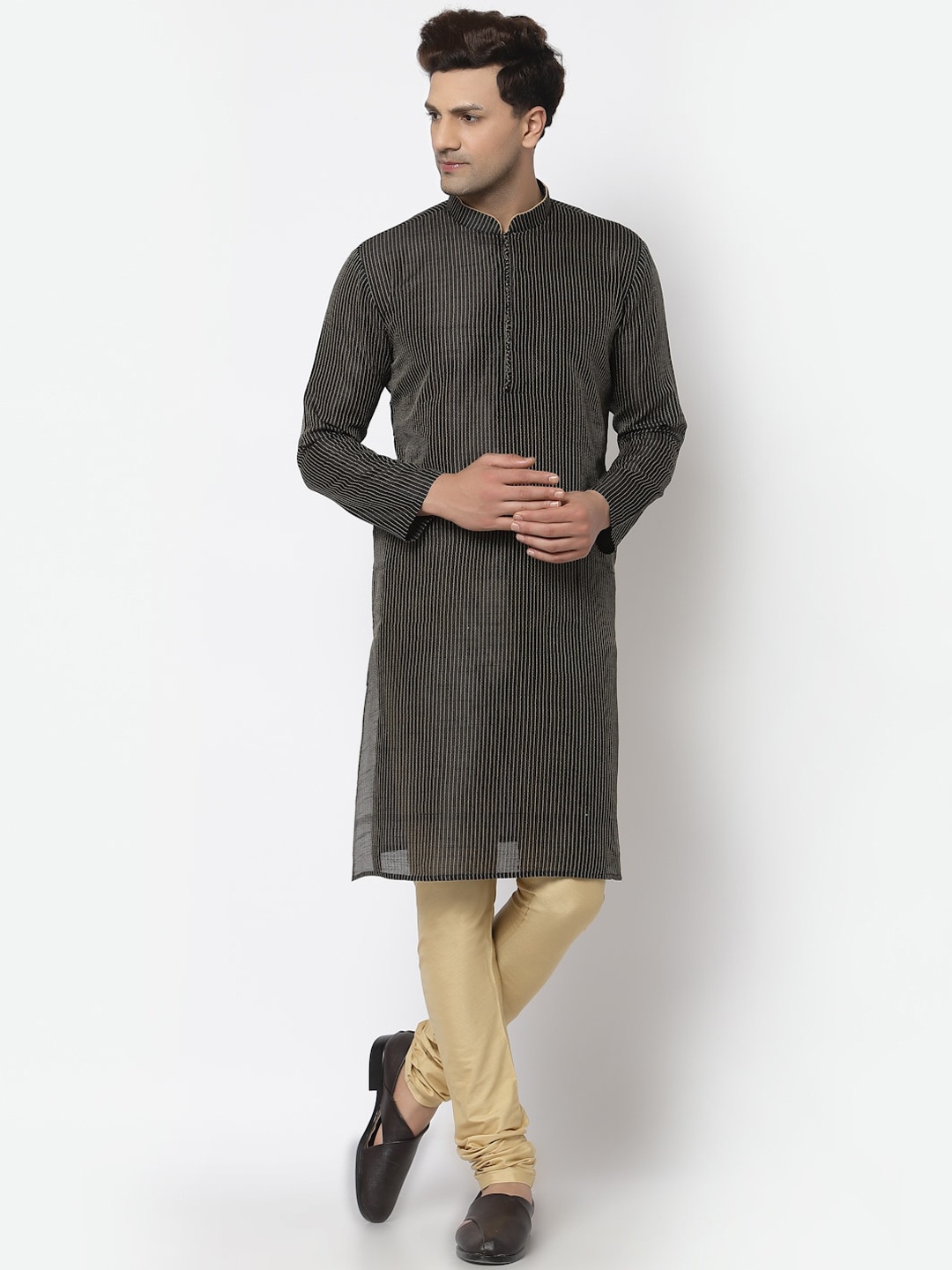 

Chitwan Mohan Men Black Kurta with Churidar