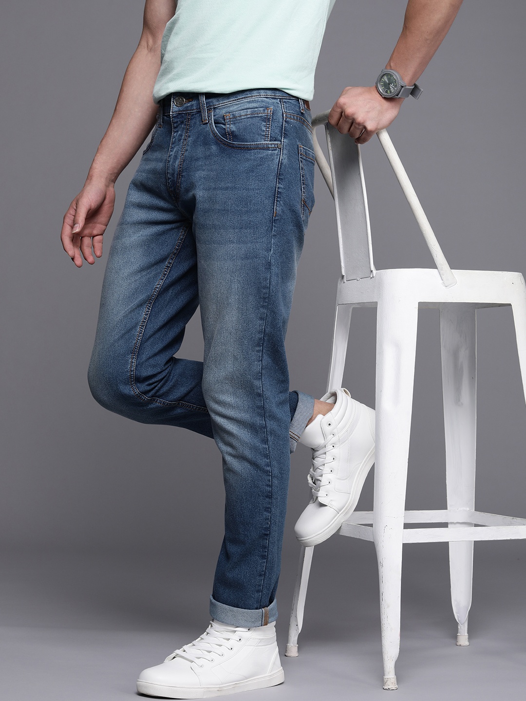 

WROGN Men Blue Slim Fit Mid-Rise Light Fade Stretchable Jeans