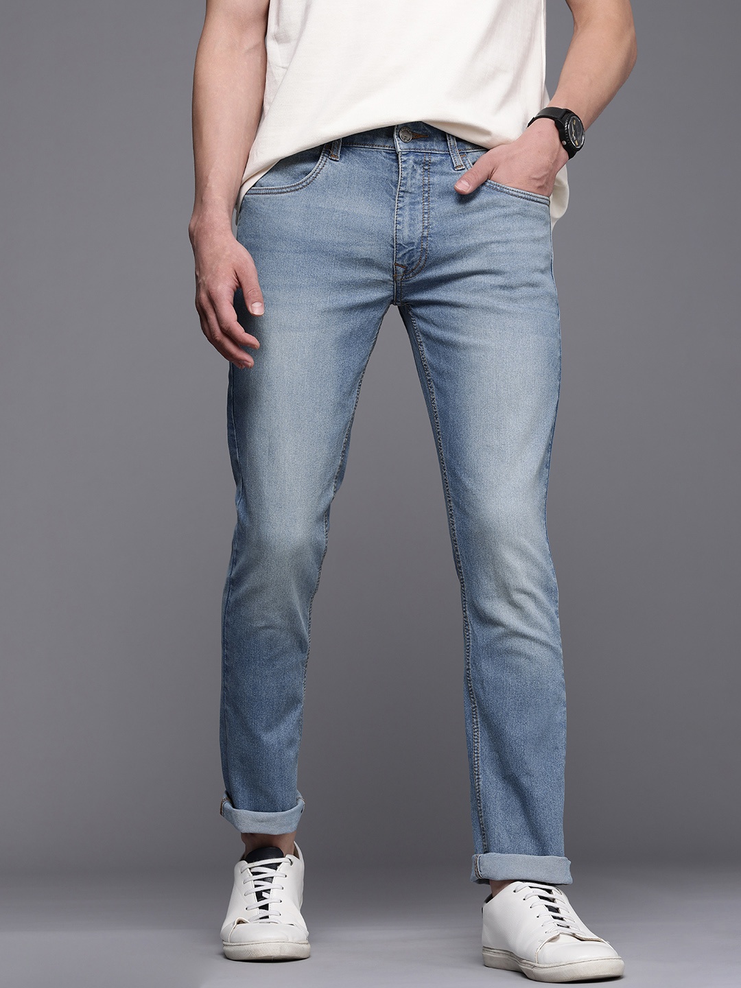 

WROGN Men Blue Heavy Fade Stretchable Slim Fit Casual Jeans