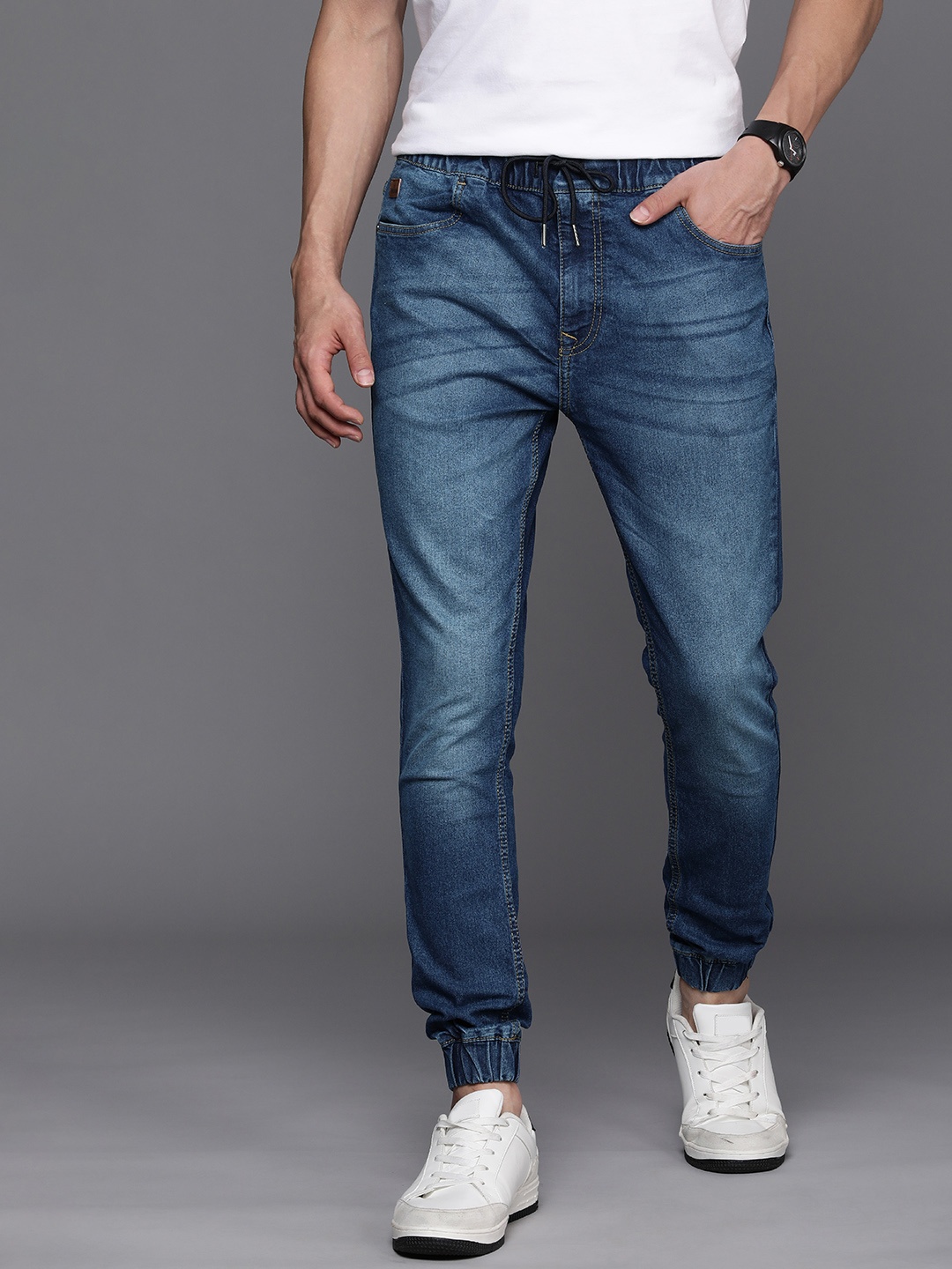 

WROGN Men Blue Jogger Fit Heavy Fade Stretchable Jeans