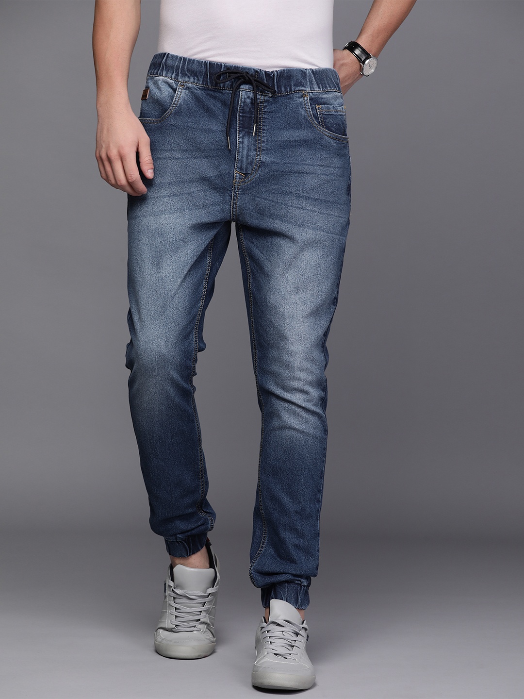 

WROGN Men Blue Jogger Light Fade Stretchable Jeans