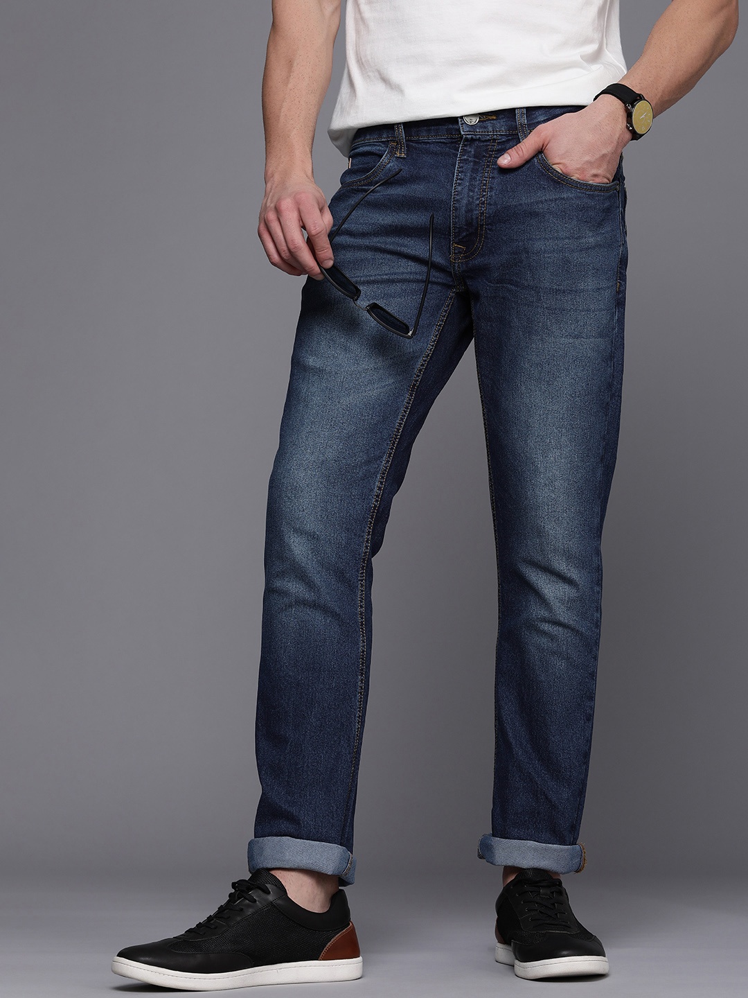 

WROGN Men Blue Light Fade Slim Fit Stretchable Casual Jeans