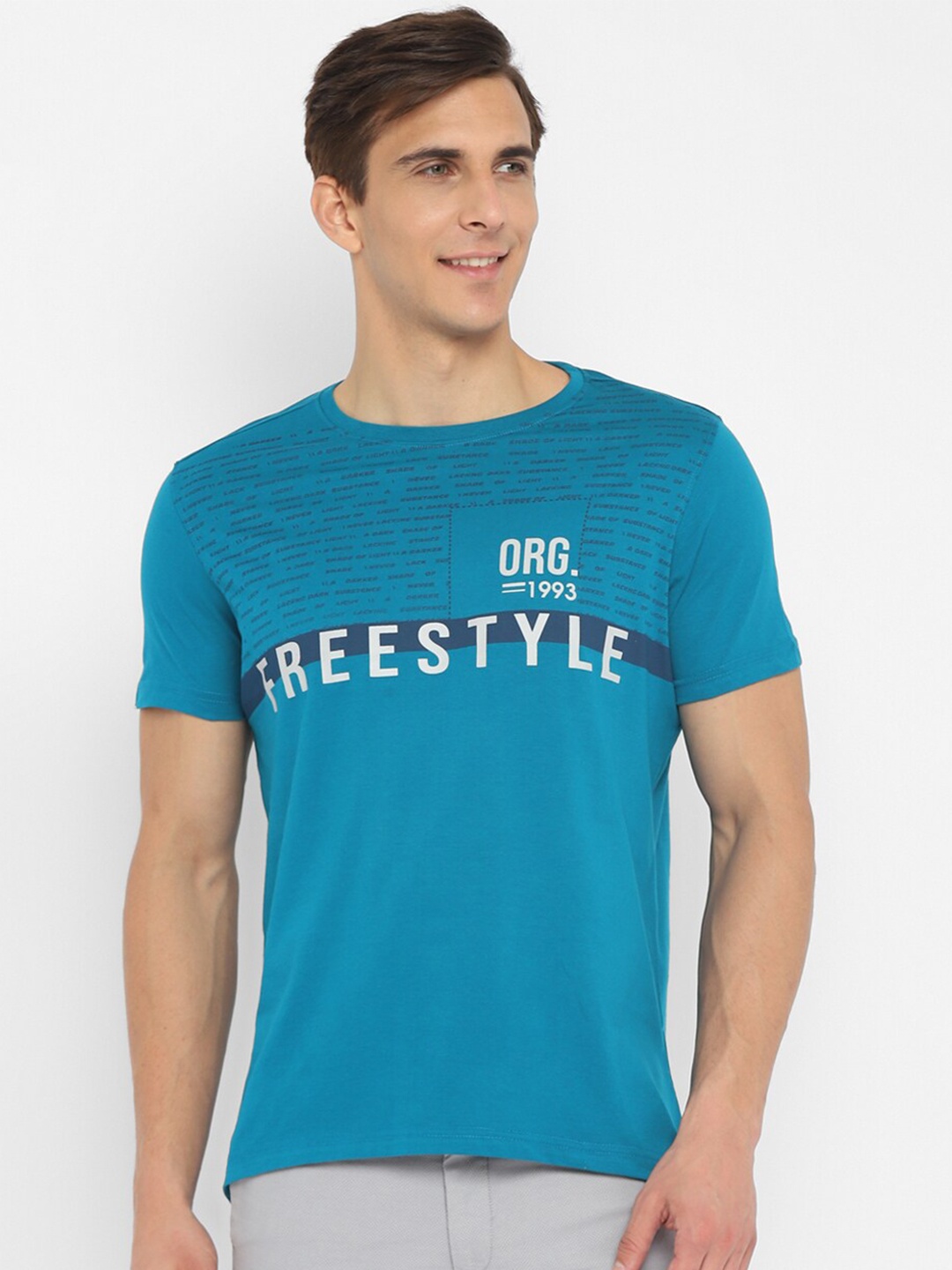 

Turtle Men Blue Typography Printed Pure Cotton Slim Fit T-shirt