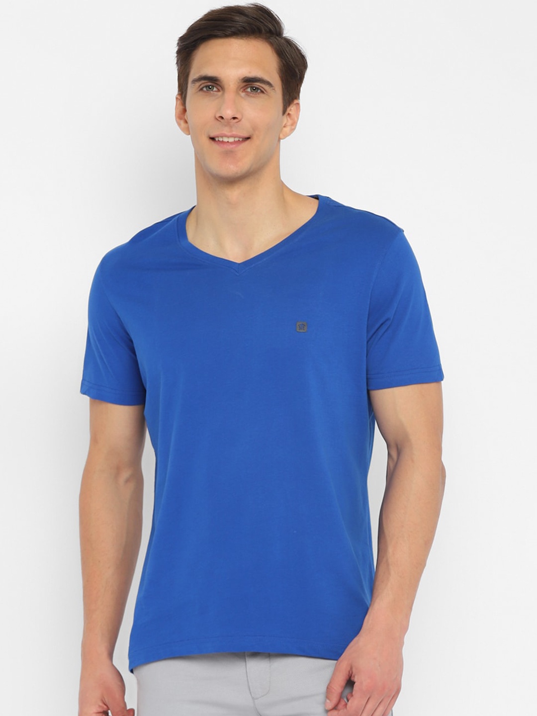 

Turtle Men Blue V-Neck Slim Fit T-shirt