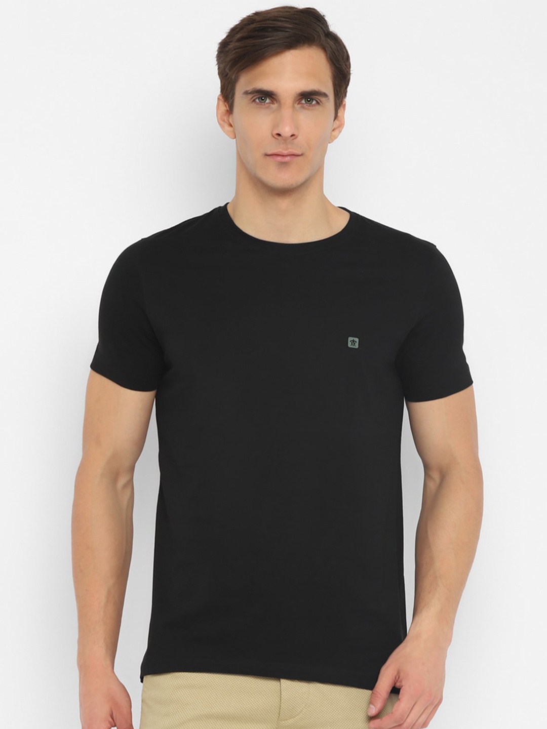 

Turtle Men Black Pure Cotton Applique Slim Fit T-shirt