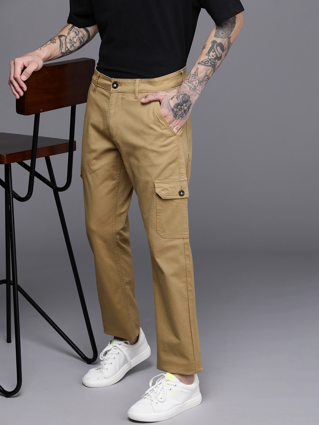 

WROGN Men Khaki Slim Fit Cargos Trousers