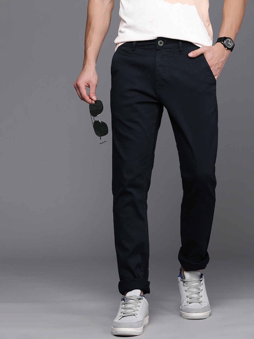 

WROGN Men Navy Blue Solid Mid Rise Slim Fit Regular Trousers