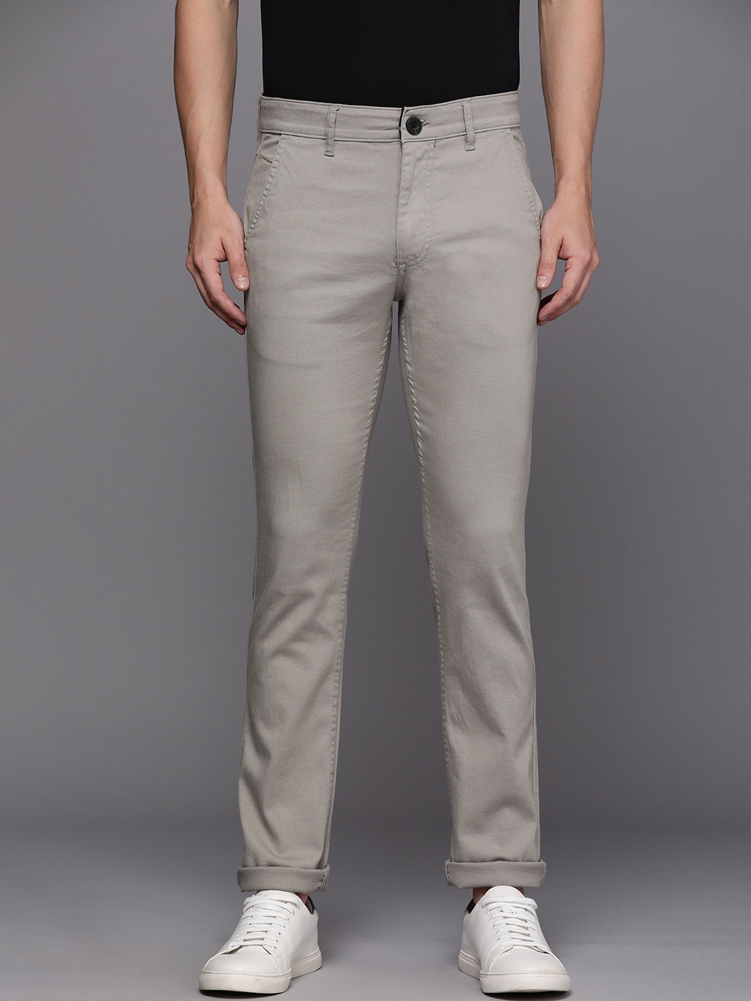 

WROGN Men Olive Green Textured Slim Fit Trousers