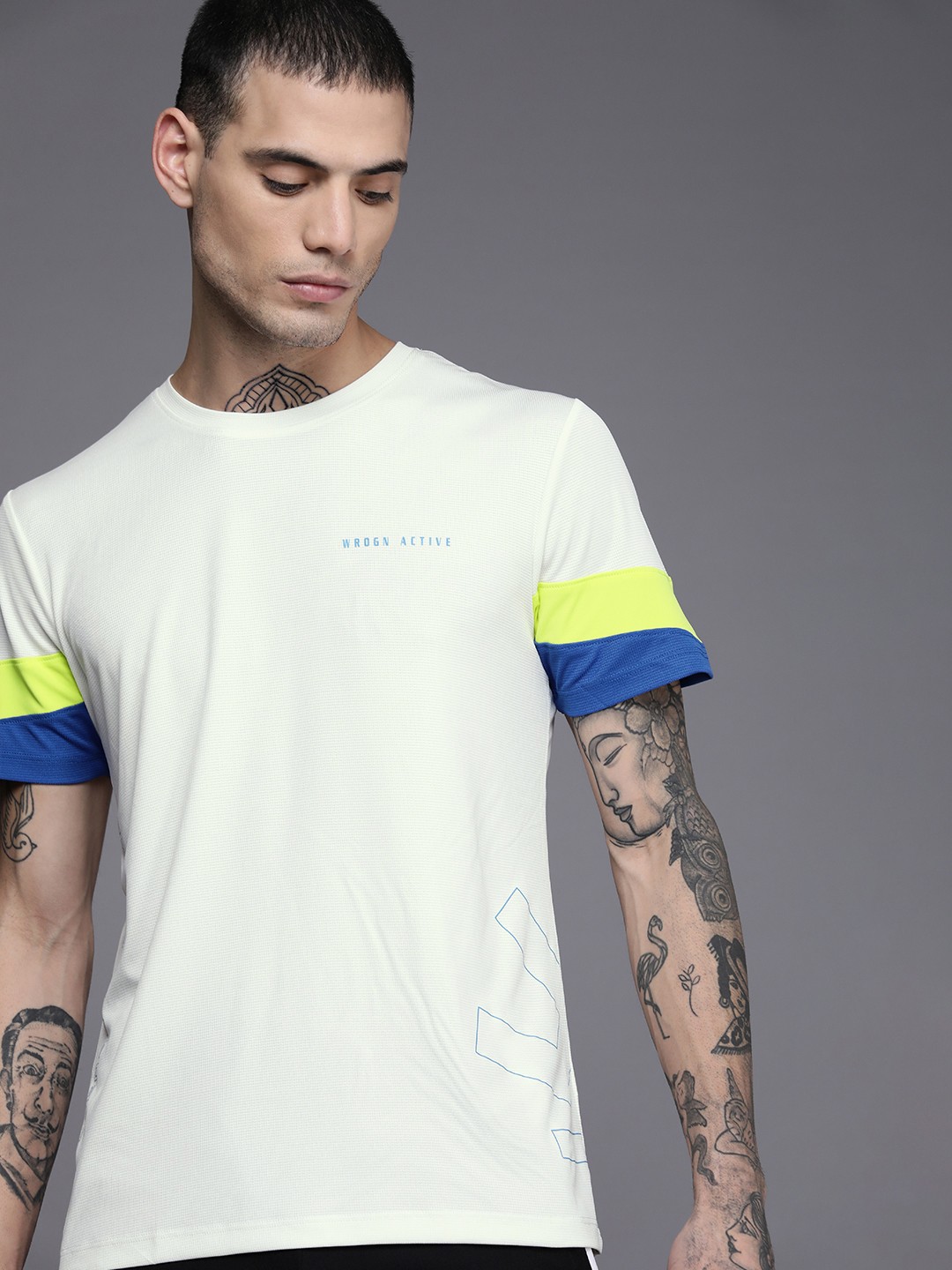 

WROGN ACTIVE Men Off White Slim Fit T-shirt with Colourblocked Sleeves