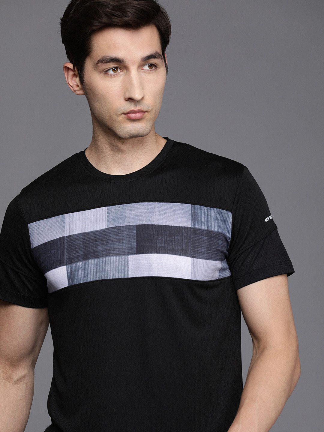 

WROGN ACTIVE Men Black & Grey Printed Slim Fit T-shirt