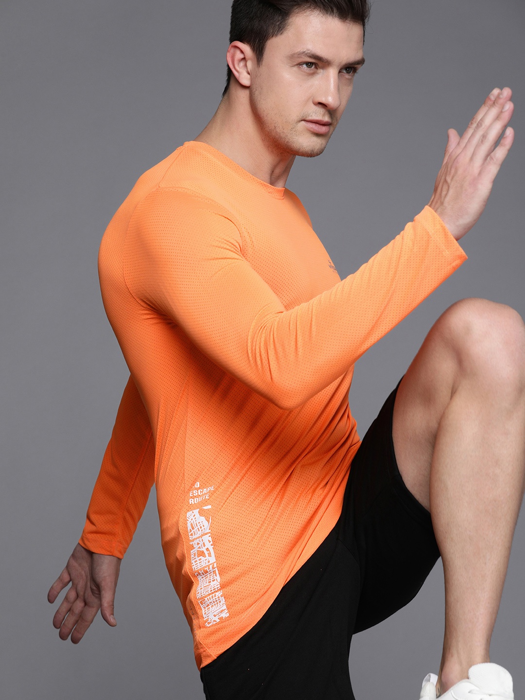 

WROGN ACTIVE Men Orange Self Design Slim Fit Sports T-shirt