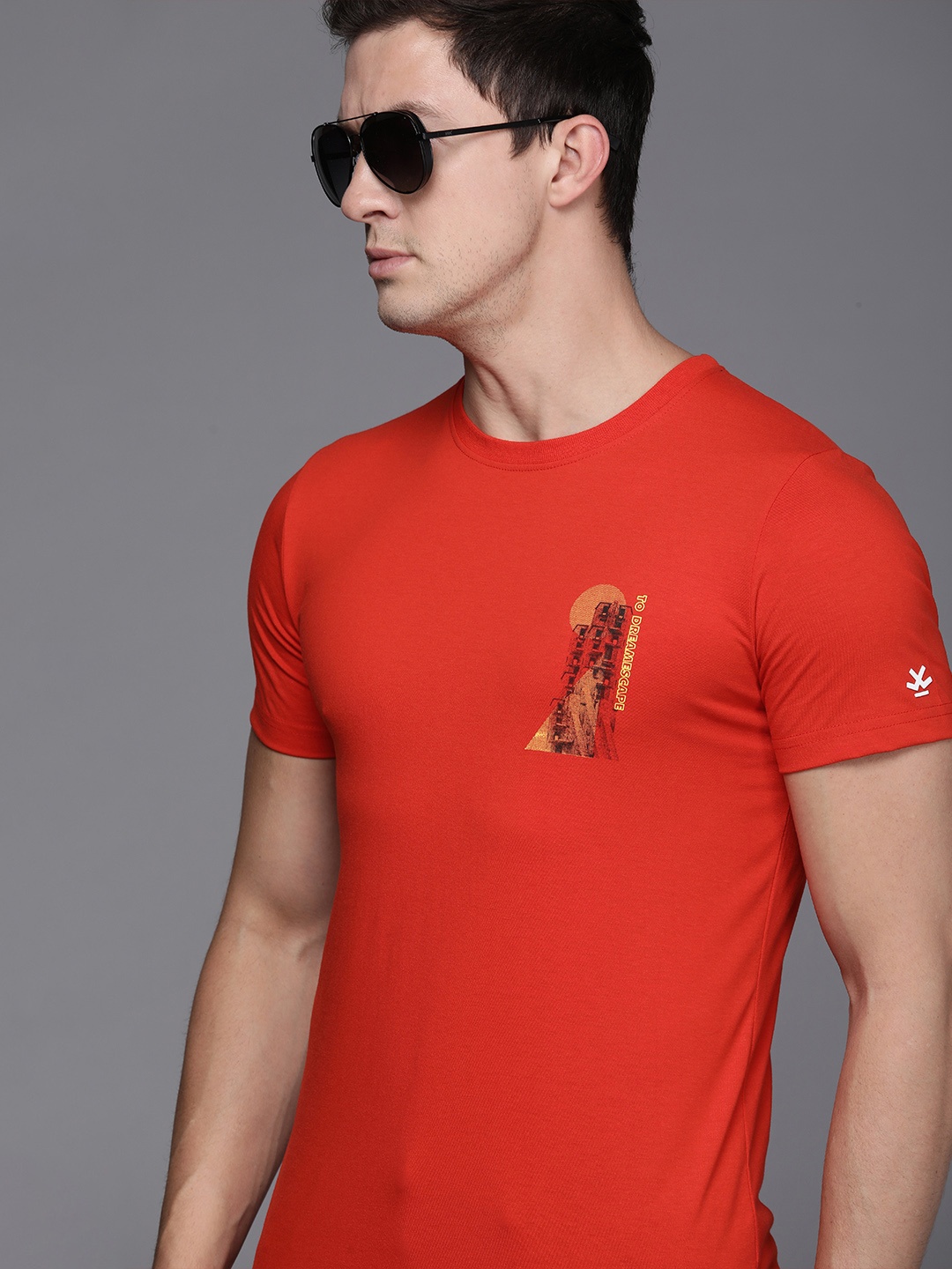 

WROGN Men Red Graphic Printed Slim Fit Casual T-shirt