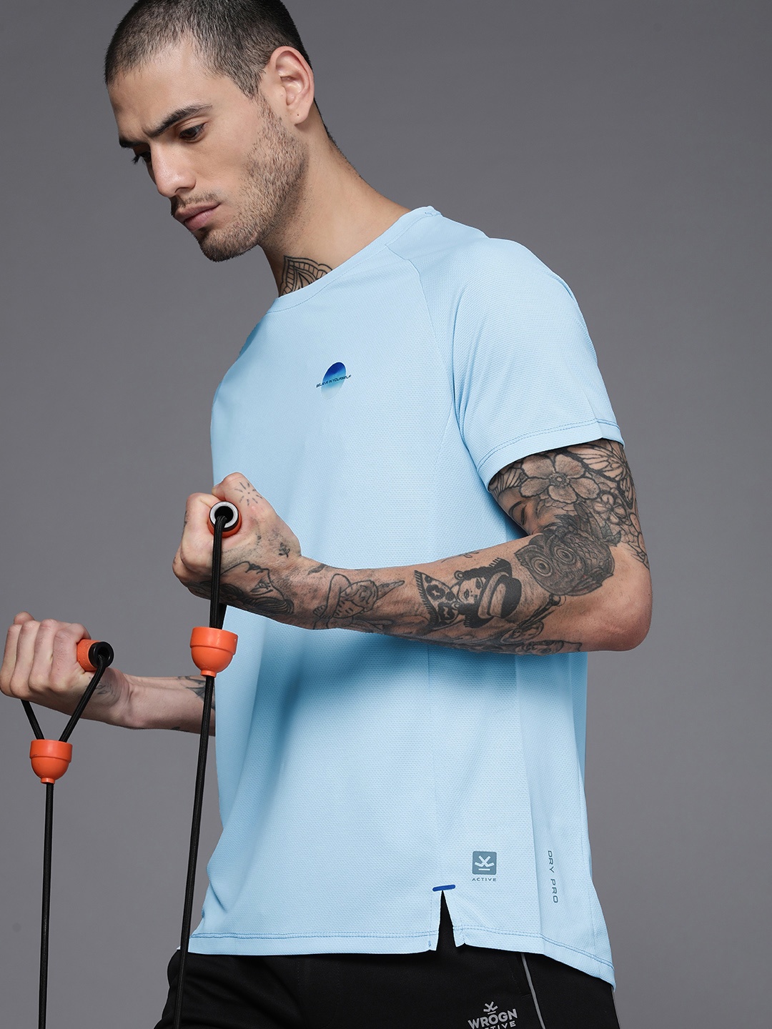 

WROGN ACTIVE Men Blue Slim Fit Solid T-shirt