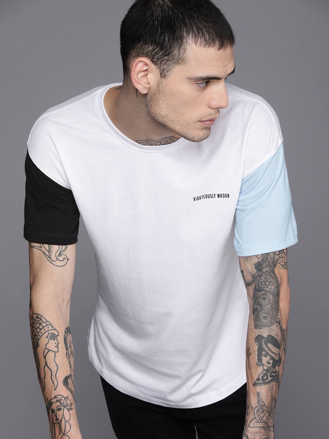 

WROGN Men White Contrast Sleeves Slim Fit T-shirt