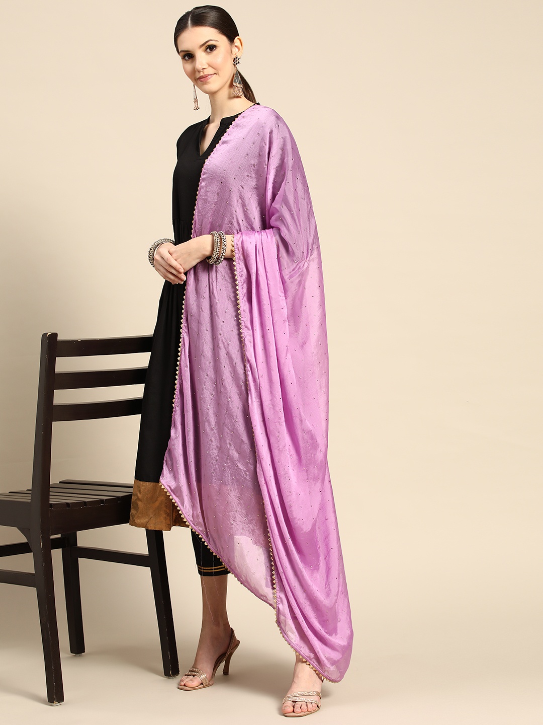 

Saadgi Lavender & Golden Mukaish Handwork Gotta Patti Dupatta