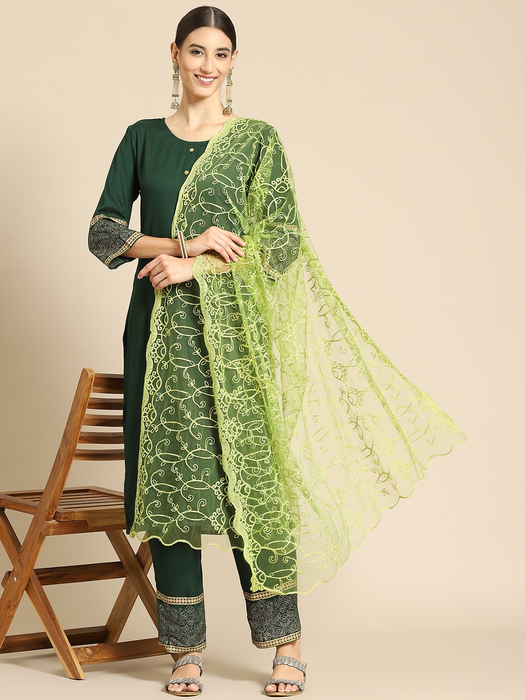 

Saadgi Green Ethnic Motifs Embroidered Dupatta with Chikankari