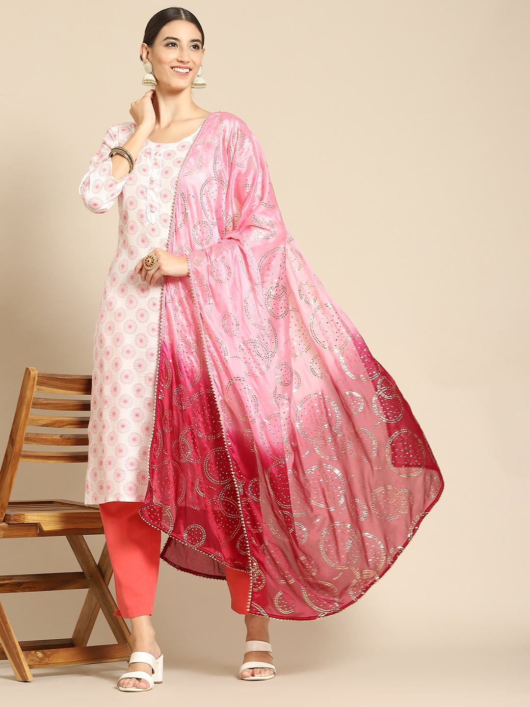 

Saadgi Pink & Golden Geometric Gotta Patti Ombre Dupatta with Mukaish