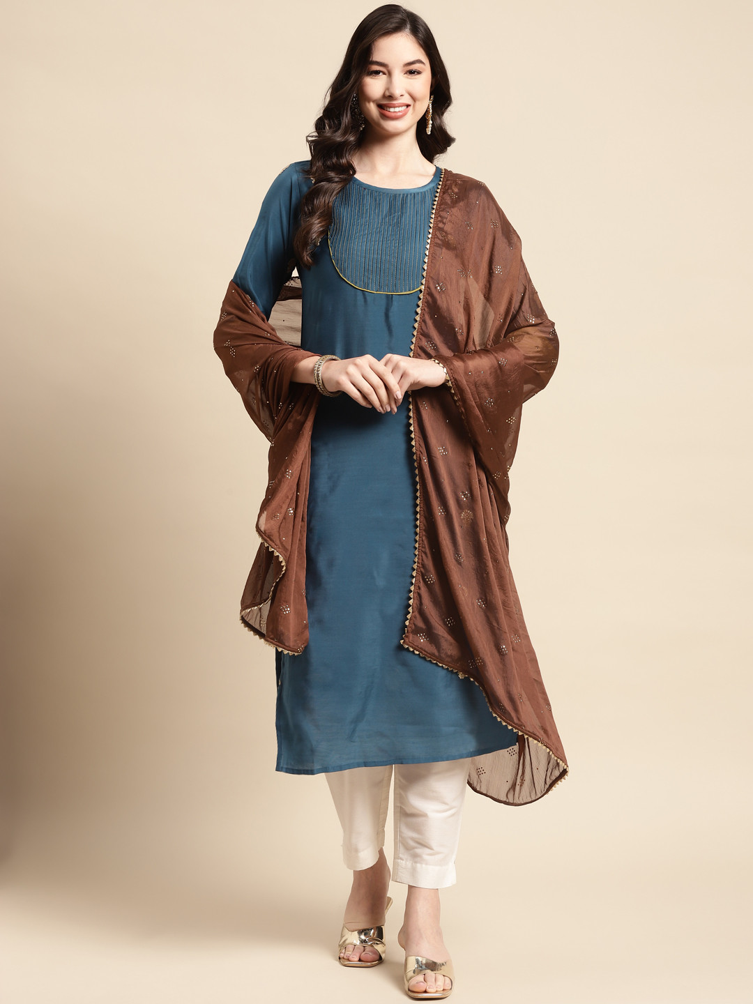 

Saadgi Brown & Golden Mukaish Handwork Dupatta With Gotta Patti
