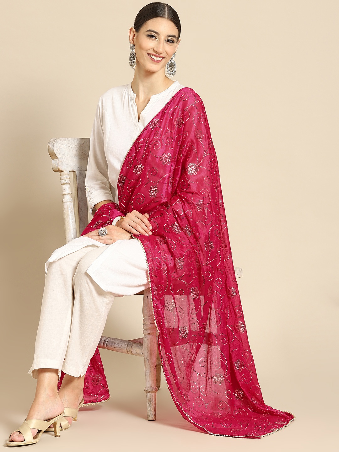 

Saadgi Magenta & Gold-Toned Ethnic Motifs Embroidered Dupatta with Mukaish