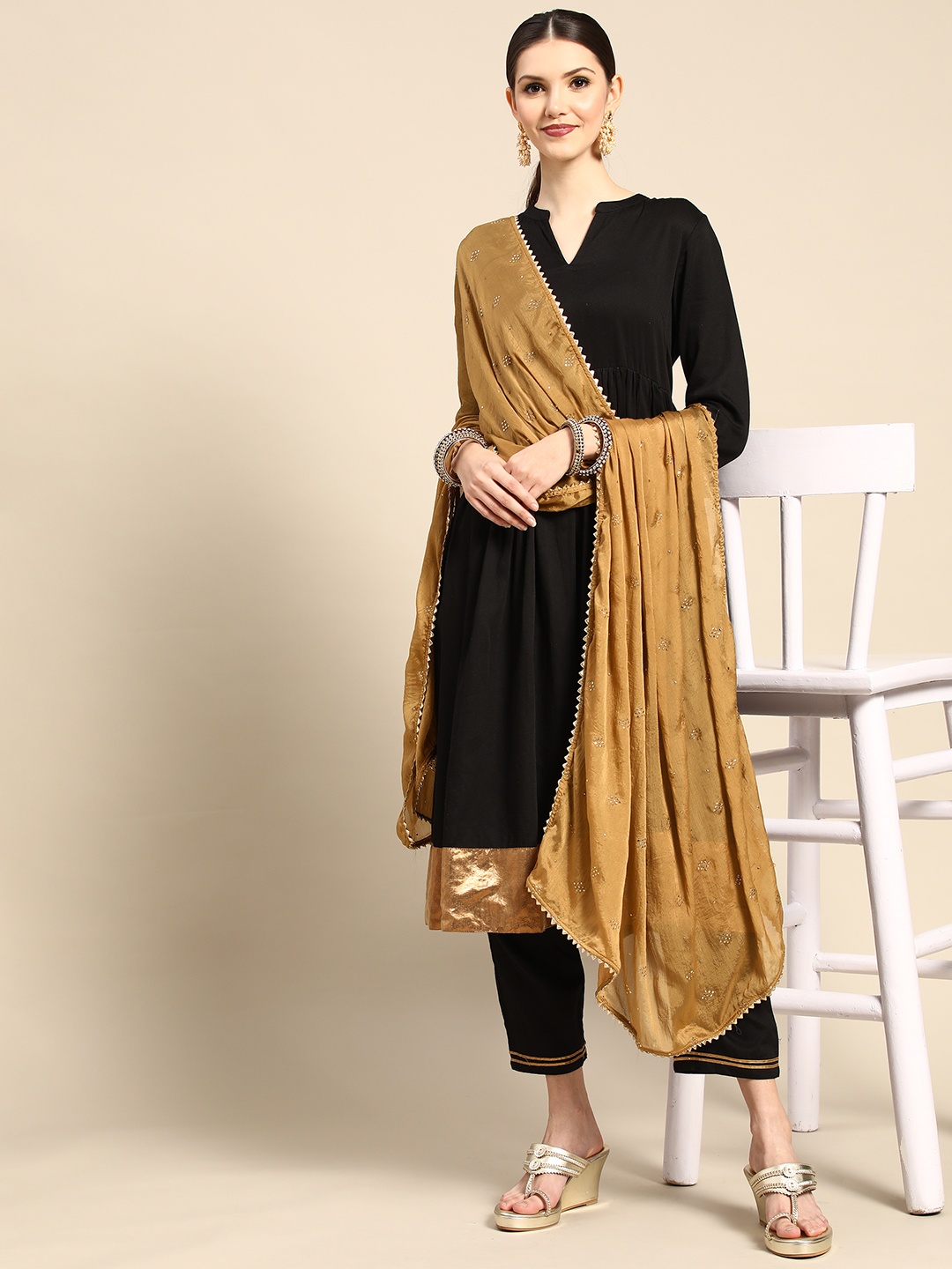 

Saadgi Beige & Golden Mukaish Work Gotta Patti Dupatta
