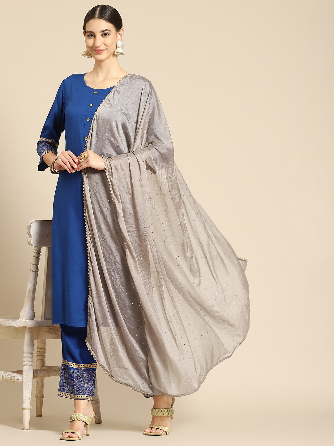 

Saadgi Grey Melange & Gold-Toned Mukaish Handwork Gotta Patti Dupatta