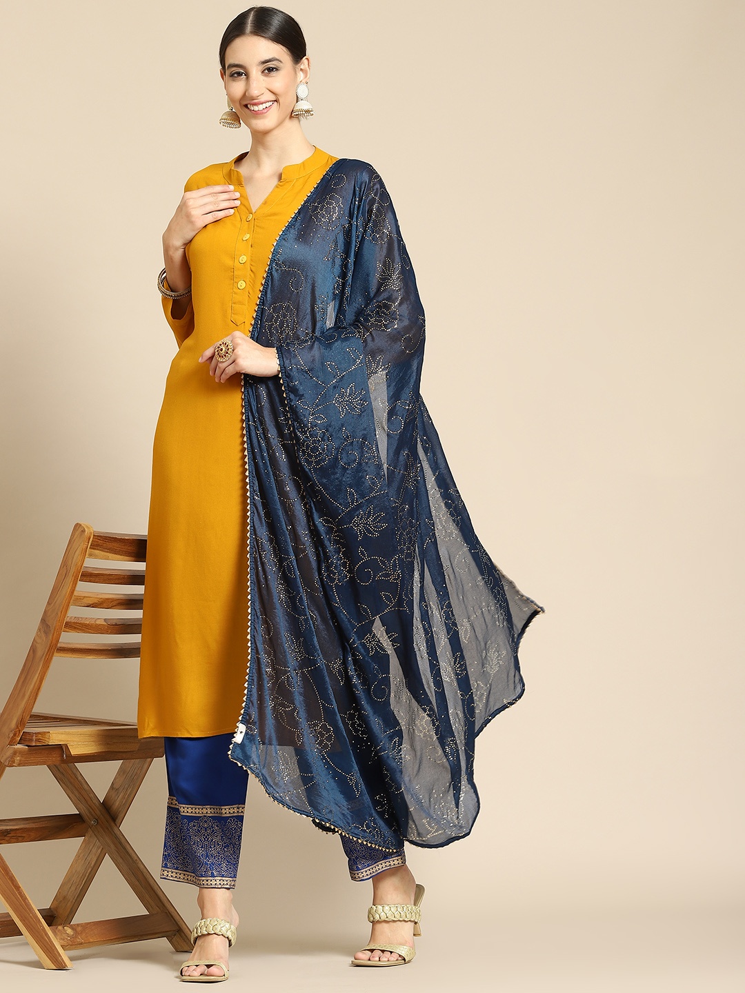 

Saadgi Teal & Gold-Toned Ethnic Motifs Embroidered Dupatta with Mukaish