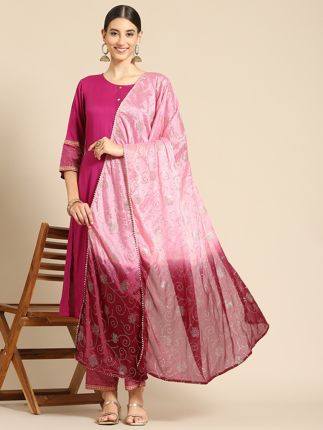

Saadgi Pink & Gold-Toned Ombre Dyed Ombre Dupatta with Mukaish