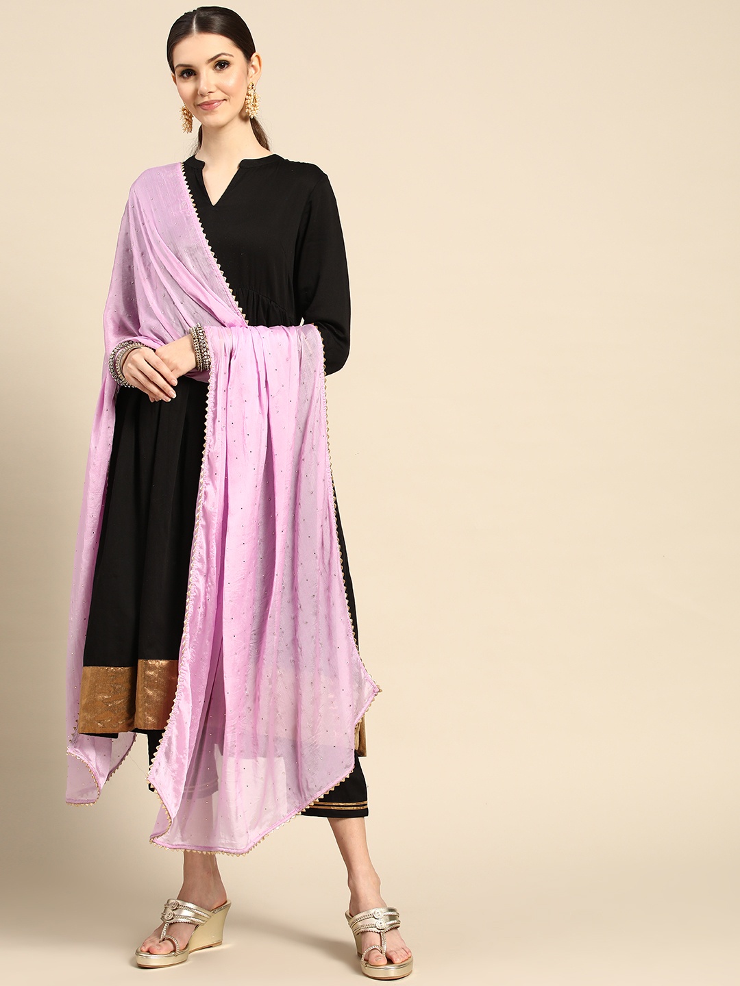

Saadgi Mauve & Golden Mukaish Work Gotta Patti Dupatta