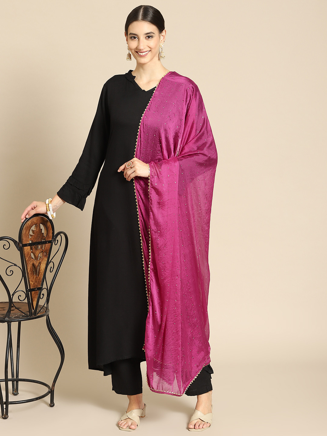 

Saadgi Pink & Gold-Toned Mukaish Handwork Gotta Patti Dupatta