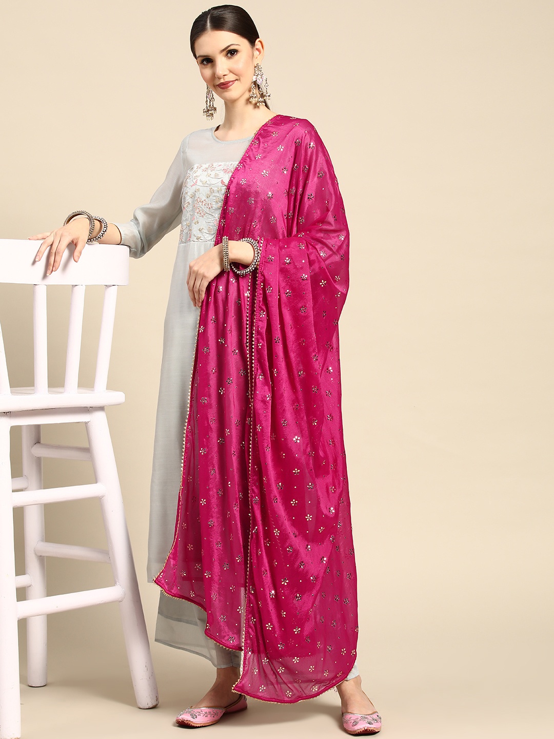 

Saadgi Burgundy & Golden Floral Mukaish Work Gotta Patti Dupatta