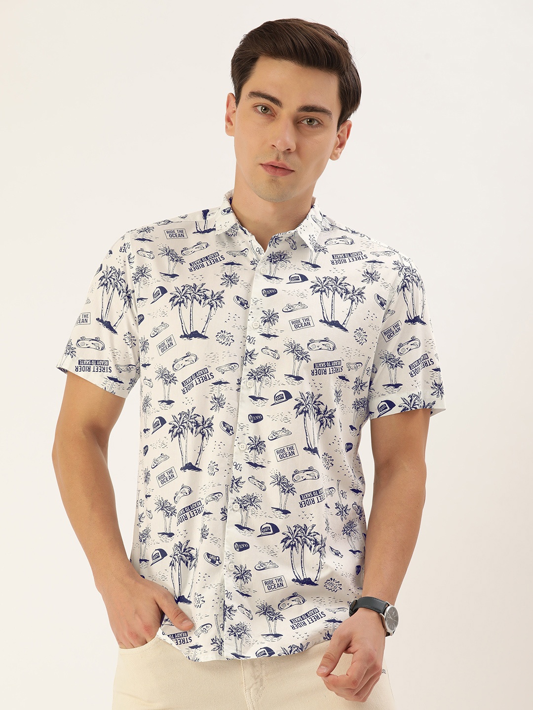 

Bene Kleed Men White & Navy Blue Cotton Slim Fit Floral Printed Casual Shirt