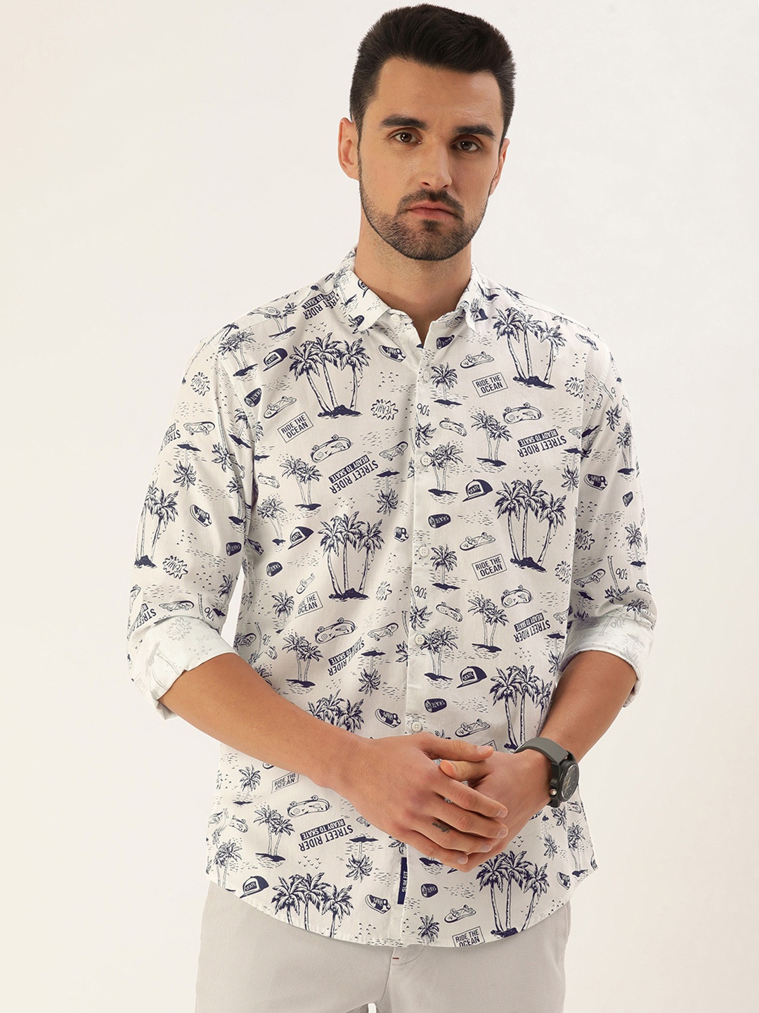 

Bene Kleed Men White & Navy Blue Cotton Slim Fit Floral Printed Casual Shirt