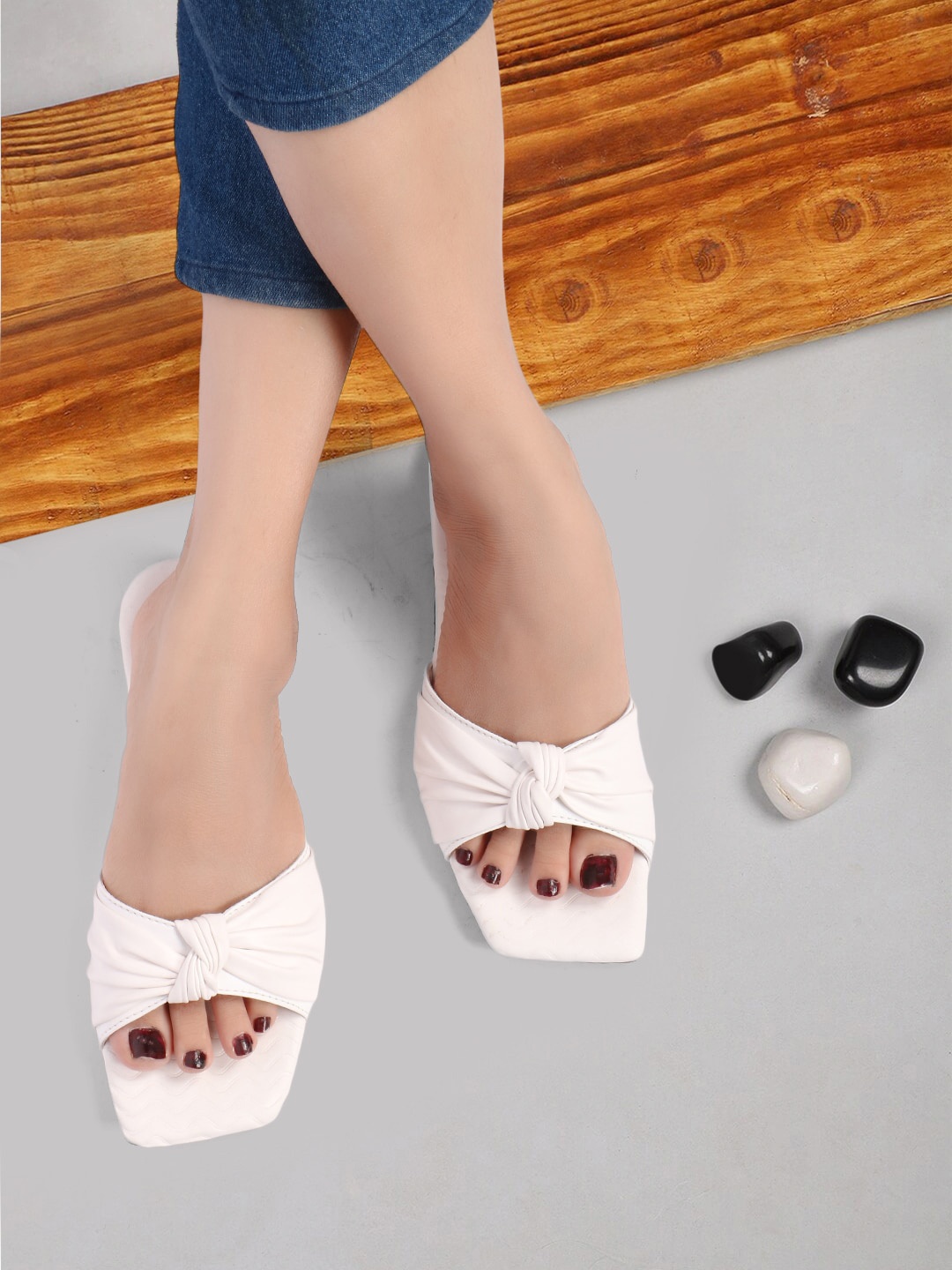 

ZAPATOZ Women White Printed Open Toe Flats with Bows