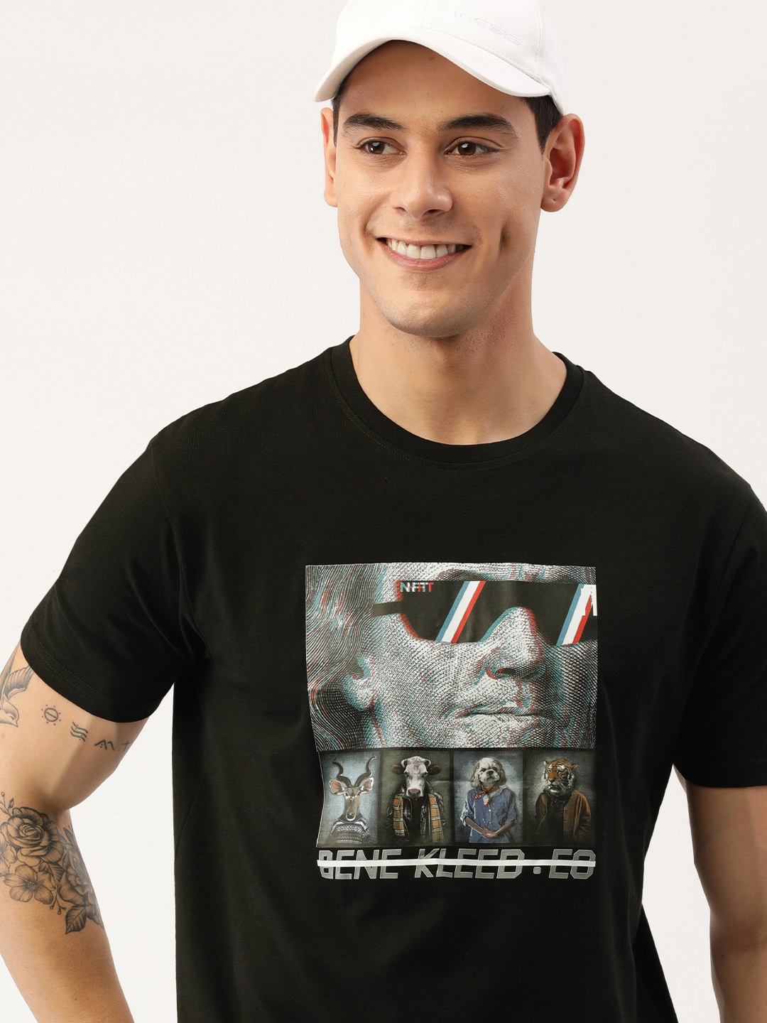 

Bene Kleed Men Black & Grey Pure Cotton Printed T-shirt
