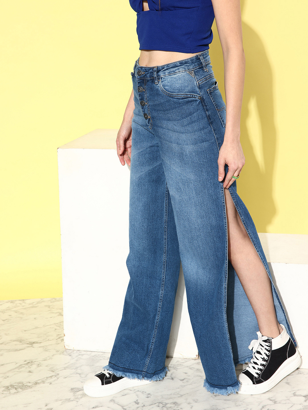

Roadster Women Wide Leg High-Rise Heavy Fade Stretchable Jeans With Side Slits, Blue