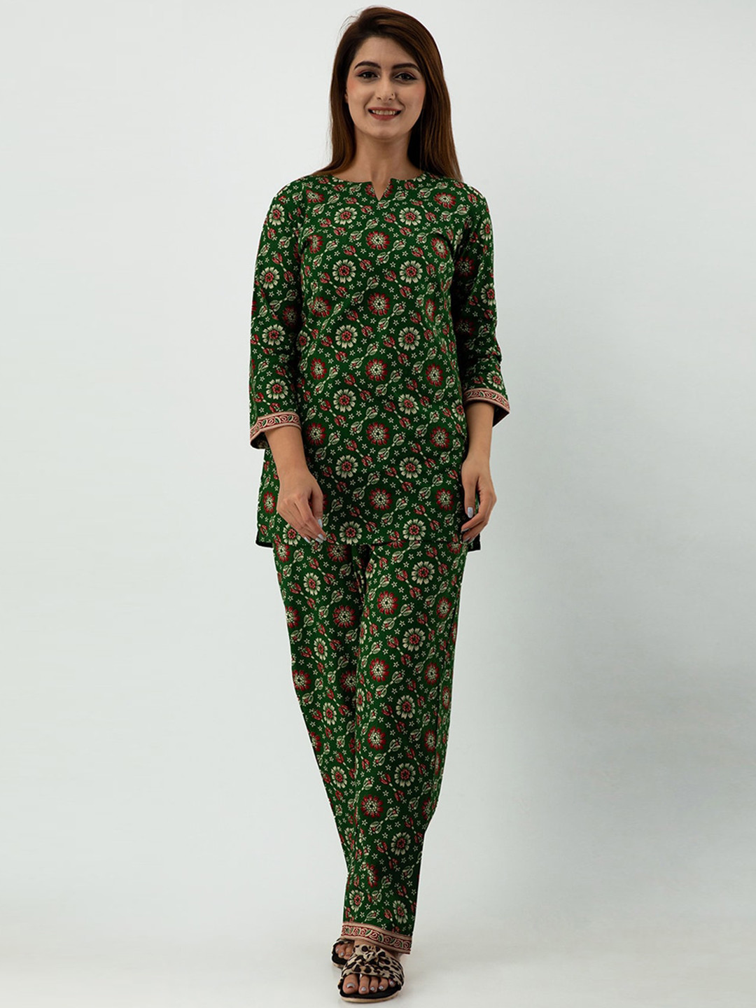 

SKY SHOPPIE Women Green Printed Pure Cotton Night suit