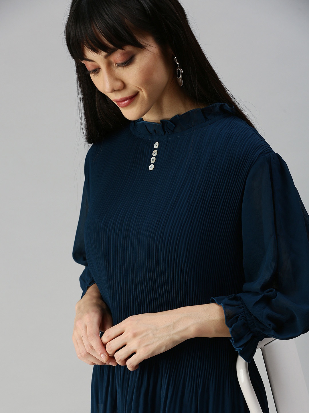 

SHOWOFF Teal Mandarin Collar Accordion Pleats Georgette Boxy Top