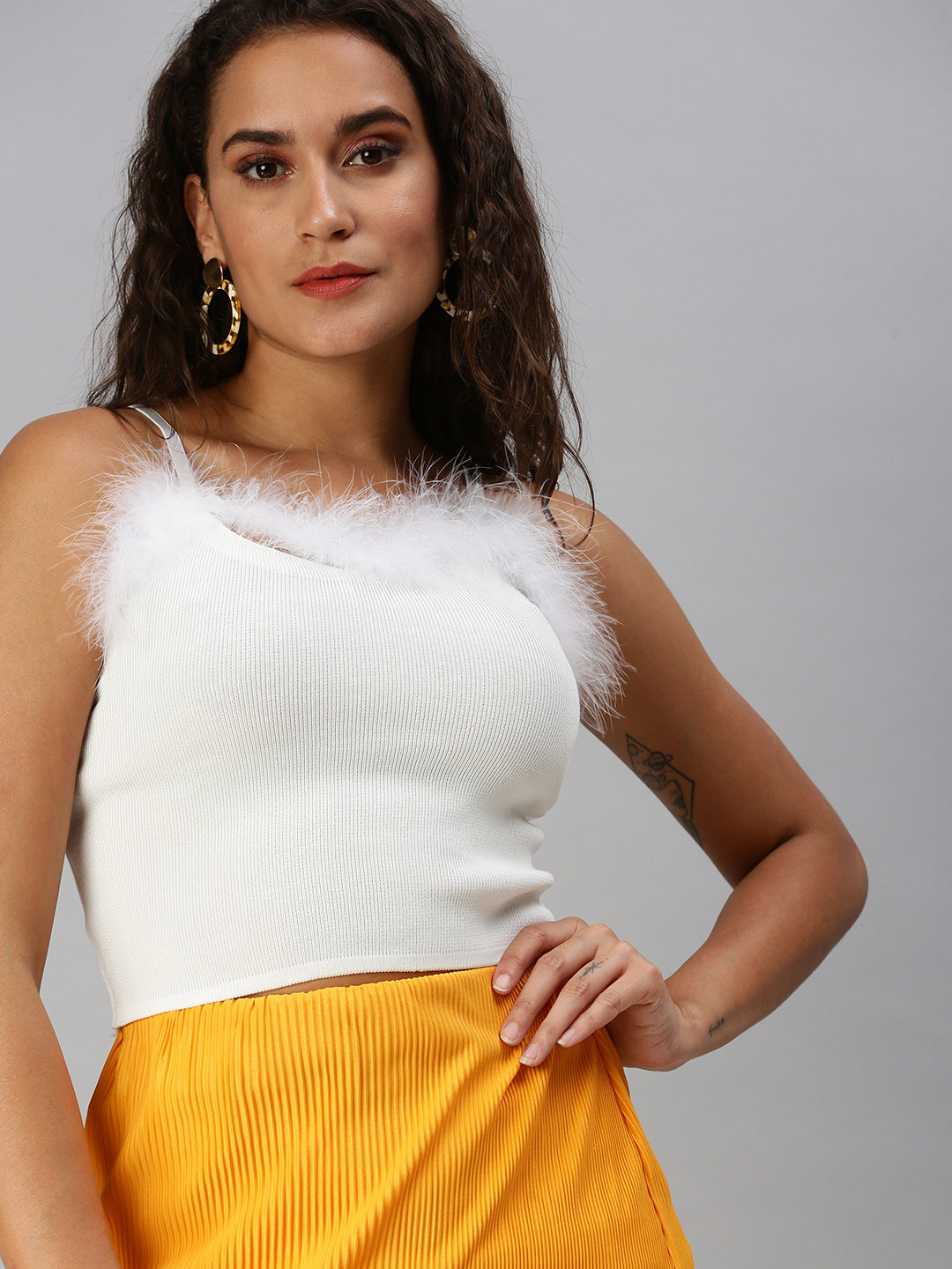 

SHOWOFF White Solid Crop Top