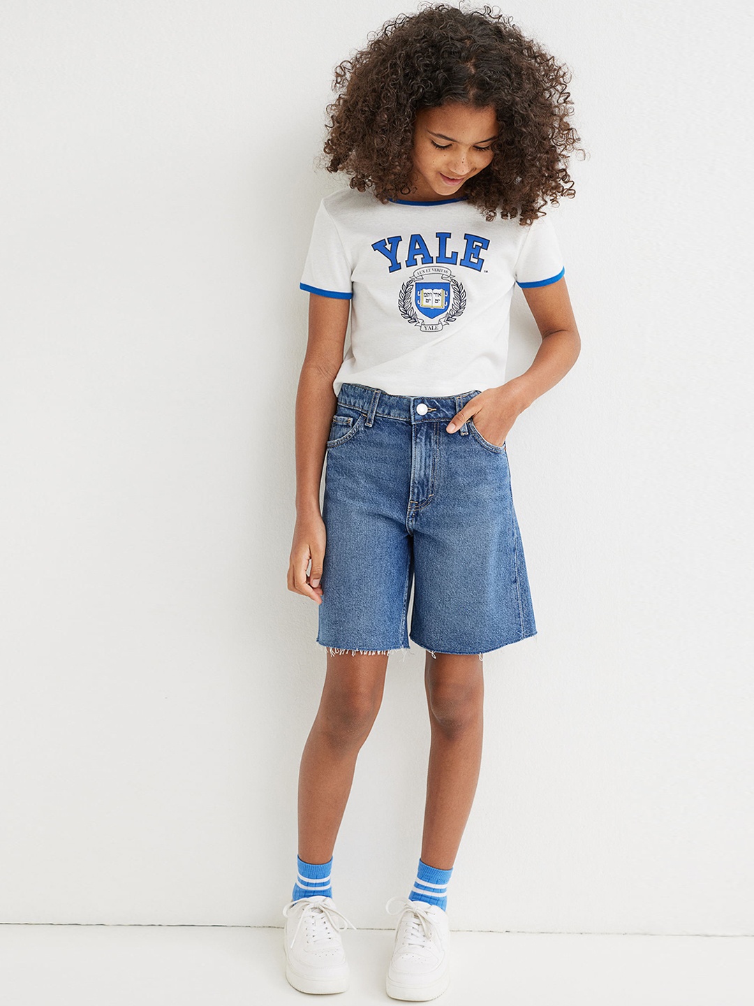 

H&M Girls Blue Solid Cotton Denim Bermuda Shorts
