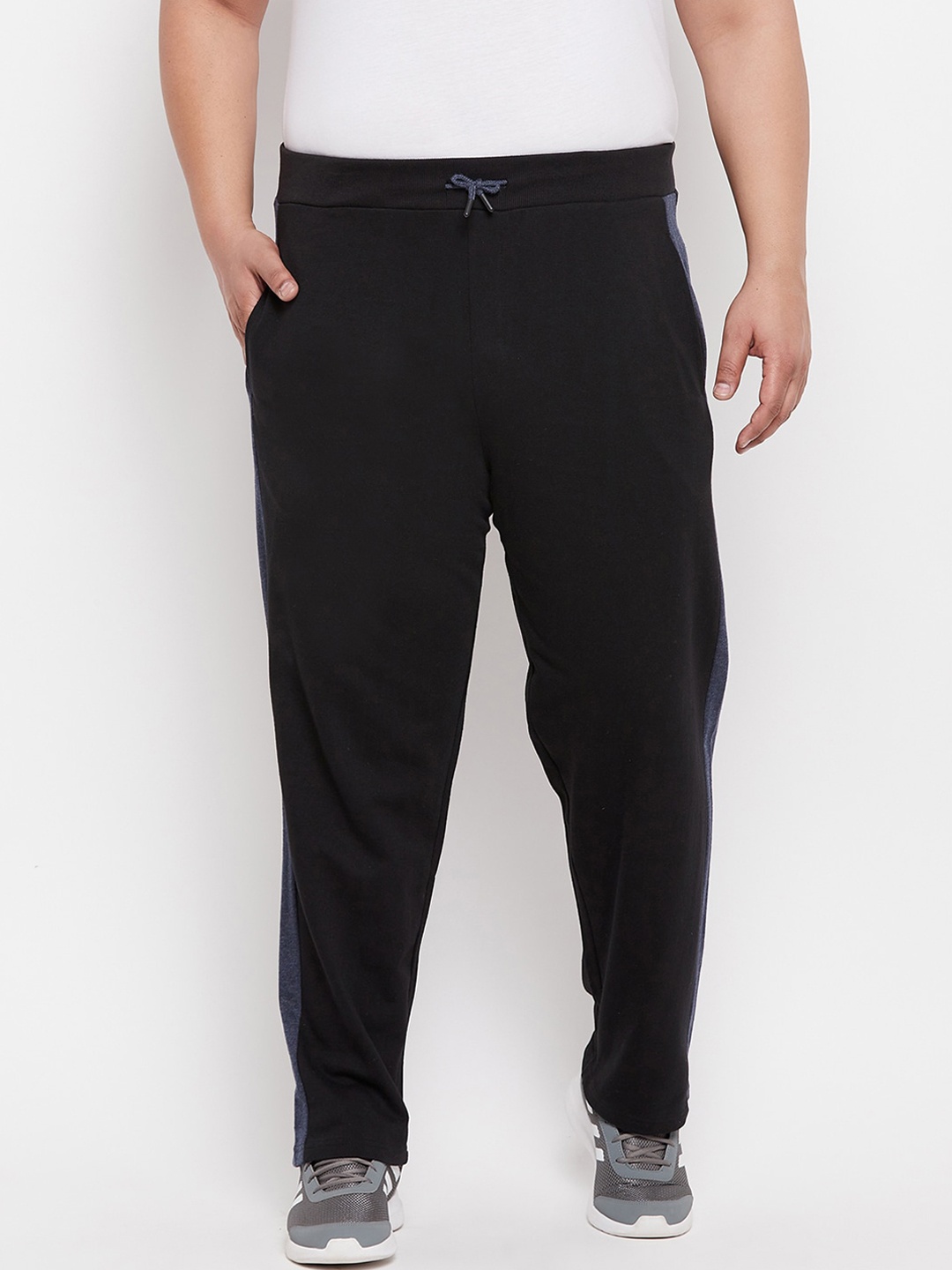 

AUSTIVO Men Black Solid Cotton Track Pants