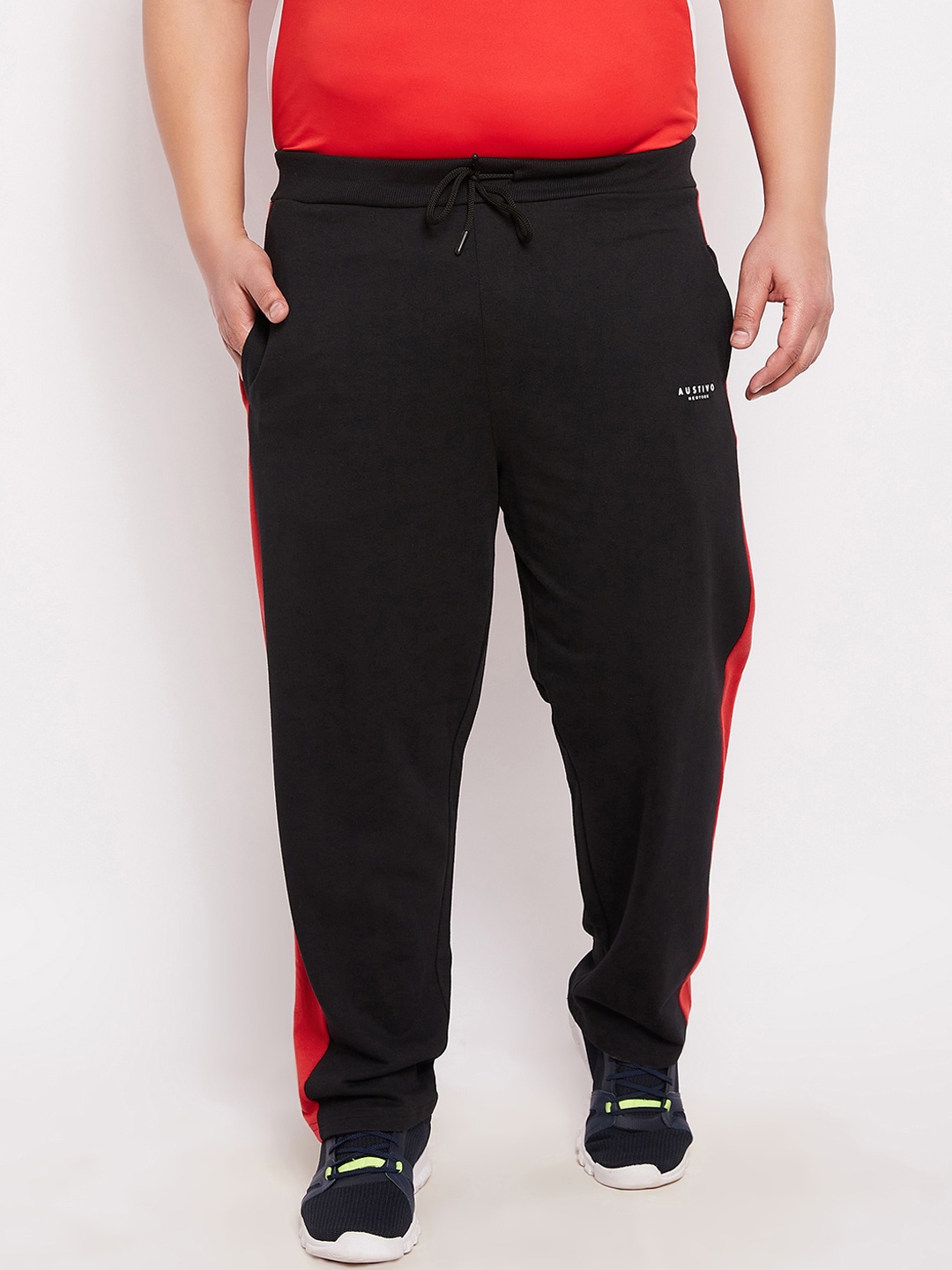 

AUSTIVO Men Black Solid Cotton Track Pants