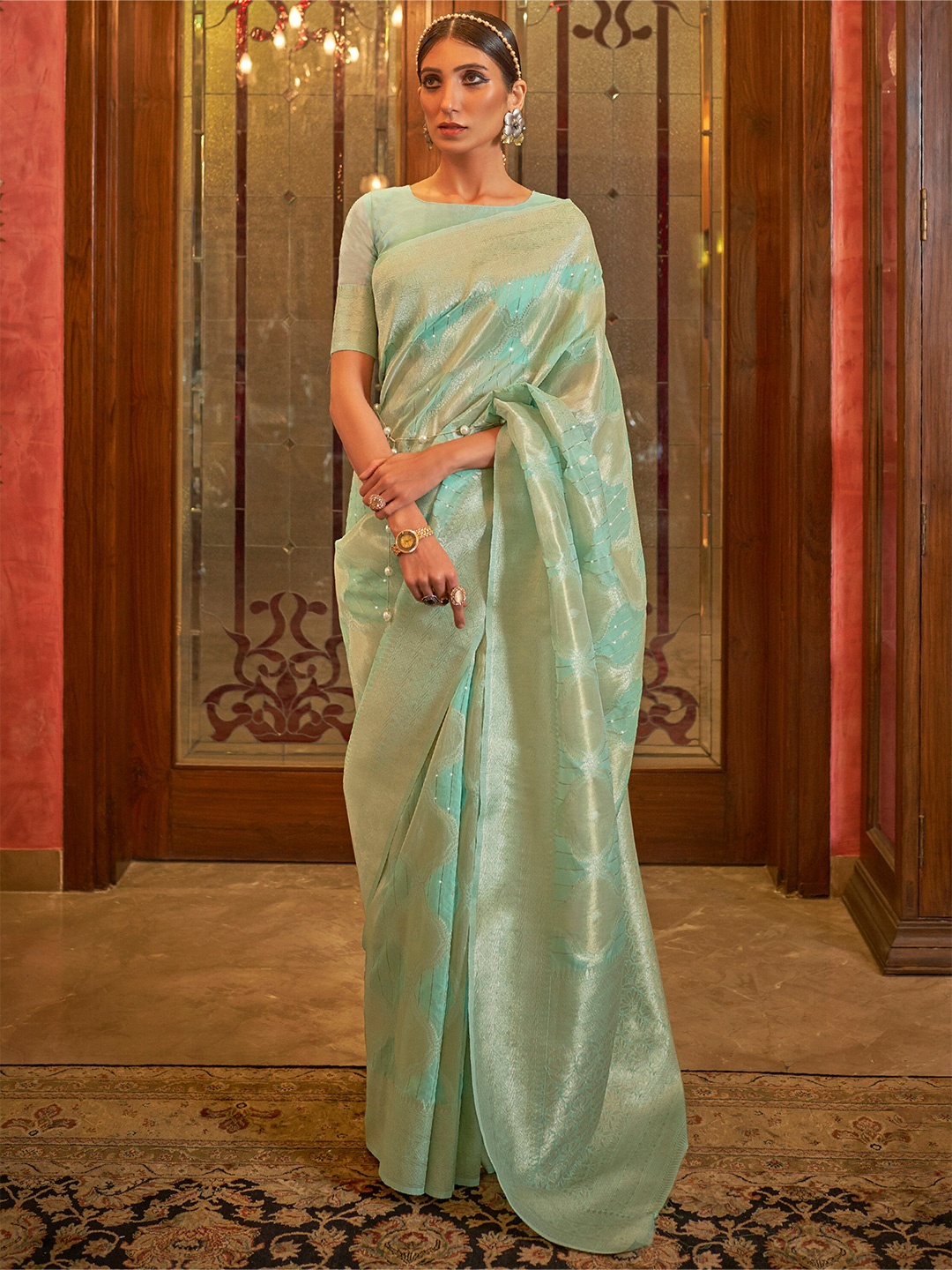 

Mitera Sea Green & Gold-Toned Woven Design Silk Blend Banarasi Saree