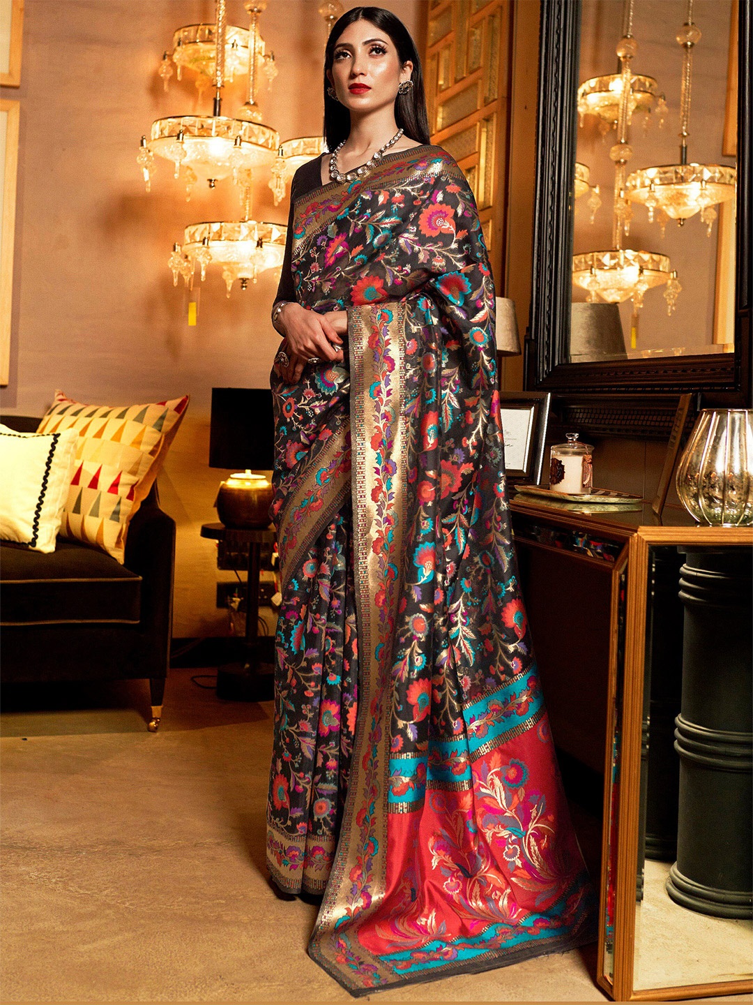 

Mitera Black & Red Floral Zari Silk Blend Banarasi Saree