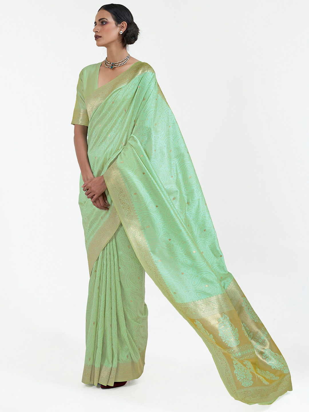 

Mitera Green & Gold-Toned Woven Design Silk Blend Banarasi Saree