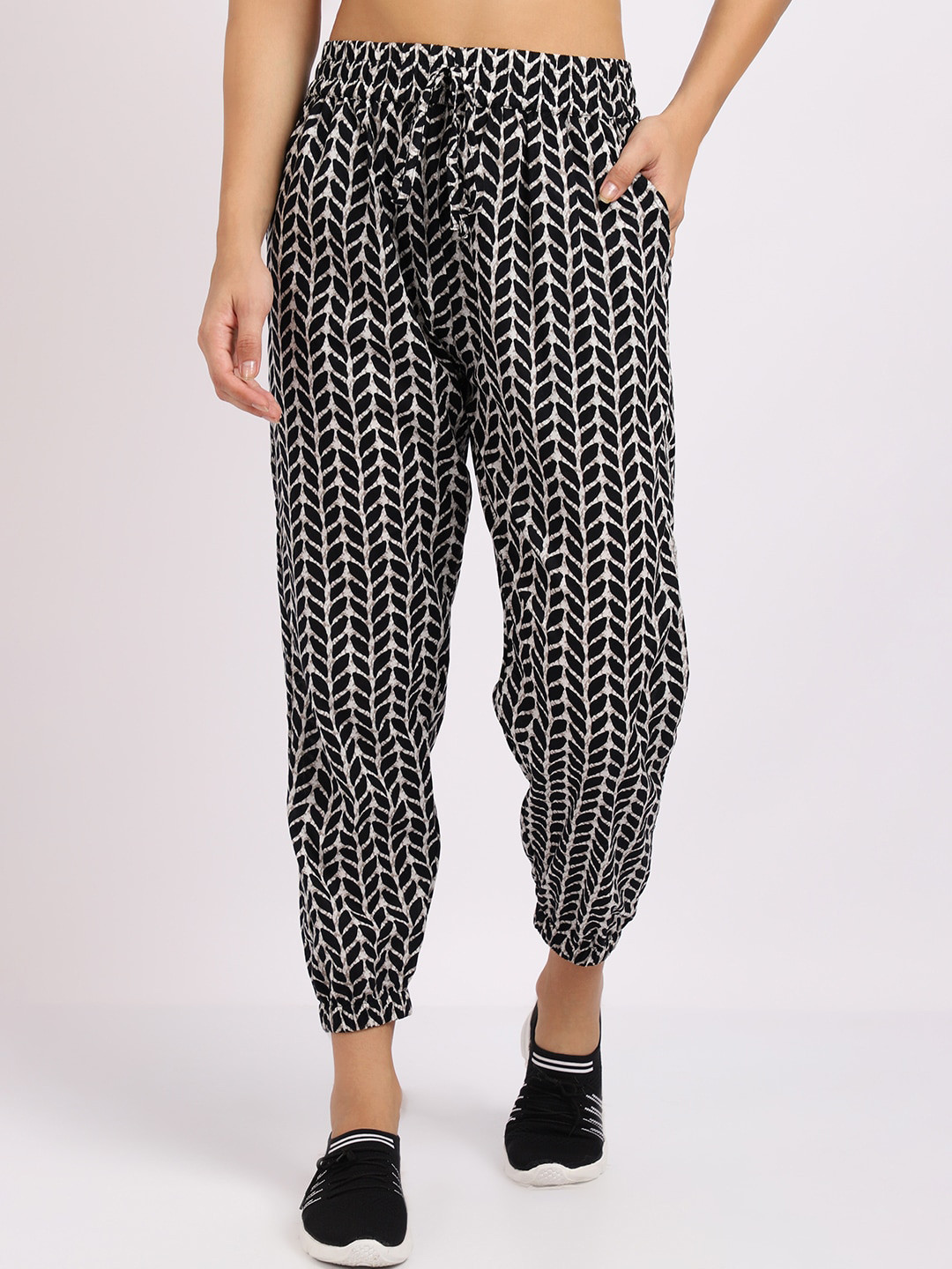 

TAG 7 Women Black Printed Smart Loose Fit Pleated Joggers Trousers