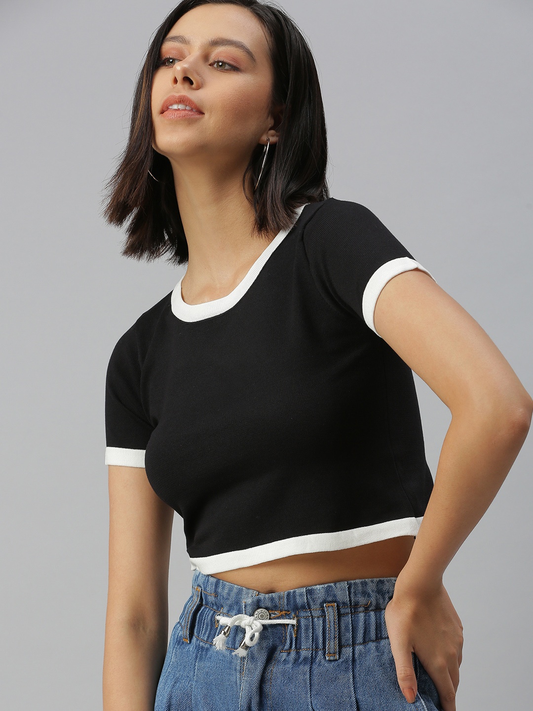

SHOWOFF Women Black & White Solid Round Neck Regular Crop Top